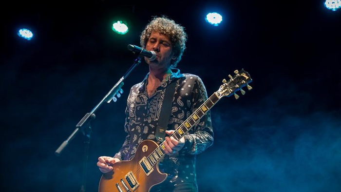 Músico argentino afincado en Pamplona desde hace más de diez años, tiene nuevo proyecto, Las Jirafas. El 9 de mayo presentará su debut en Canalla junto a Pingo Potens.