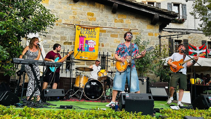 El programa mantiene su carácter gratuito con ocho conciertos al aire libre y dos sesiones de cine con temática musical